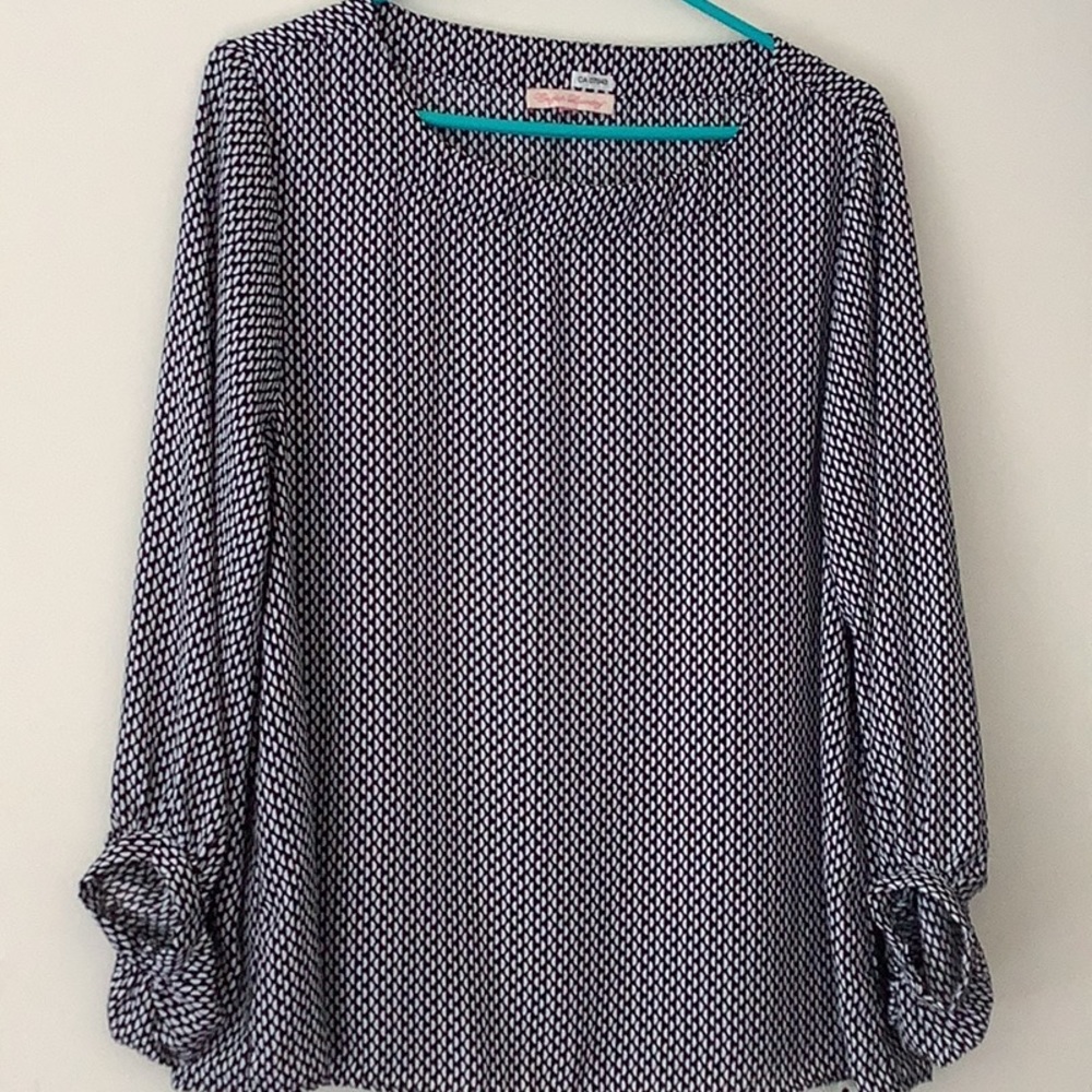 Black & white patterned blouse with puffy sleeves